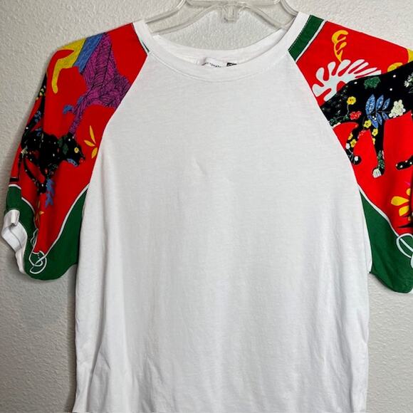 Tiffany & Tomato Womens White T-Shirt Size Medium Patterned Sleeve - Picture 4 of 7